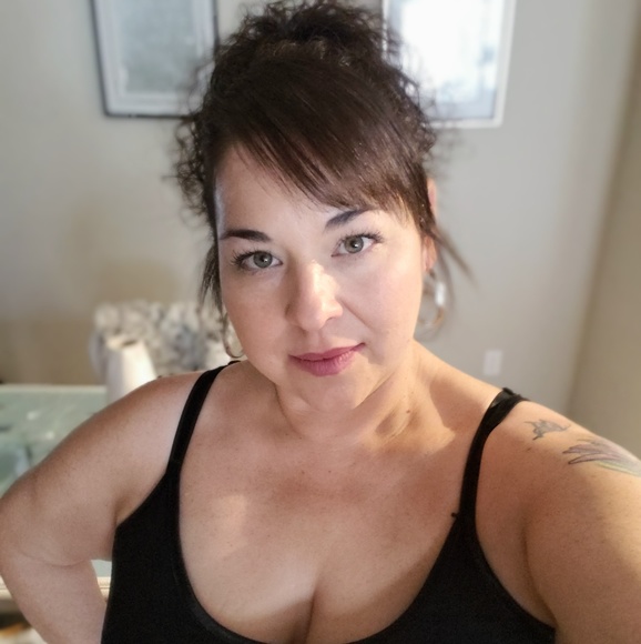 Meet your Posher, Karen - Picture 3 of 4